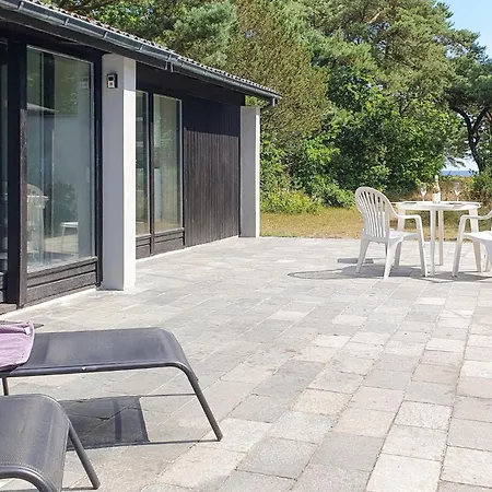 3 Bedroom Awesome In Holiday home *